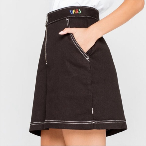 Vans Women’s Brighton Black Denim Mini Skirt Size XS - Picture 2 of 13